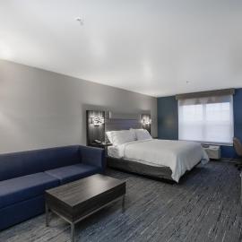 Holiday Inn Express & Suites Zion by IHG - Great Lakes-Free Breakfast and Naval Base Shuttle، فندق في Zion