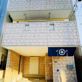 無料駐車場 3階建て一軒家 最大10人 3寝室 2トイレ ペットOK家族団体向き Usj 道頓堀 難波近い 民泊花園西