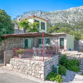 Apartments with parking space Igrane, Makarska - 6796, hotel in Igrane