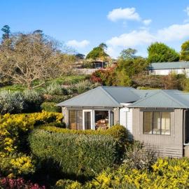 Belle Voir- scenic views, steps from town