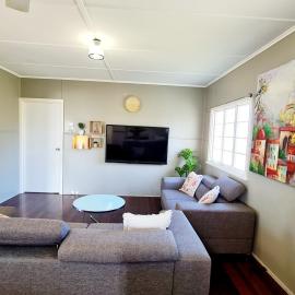 3 bedroom house 2000 m2 - 5 mins WALK to Torquay Beach, Hervey Bay, hotel in Hervey Bay