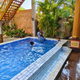 Arrys Watukarung Surfcamp, khách sạn ở Kalak