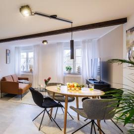 bayreuthome - Romantisches City Apartment mit Whirlpool - 2 Schlafzimmer- mobiles Klimagerät, hotelli kohteessa Bayreuth