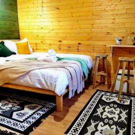 Gradina Tisa, hotell i Comăneşti