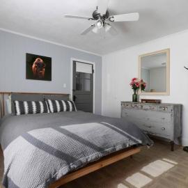Cozy Modern Farmhouse 2 Bedroom Apartment, hotel Torringtonban