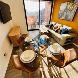 Miradolo 2BR Zona 10 Luxury Suite - Pool, Gym & View, מלון בגואטמלה