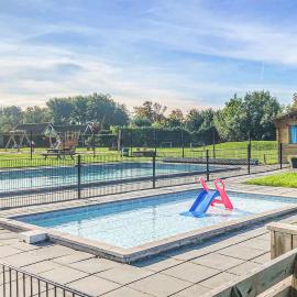 Gorgeous Home In Tzummarum With Wifi