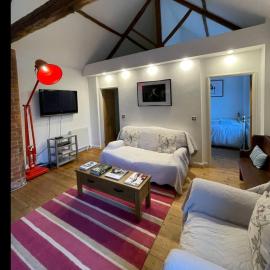 300 year old barn conversion, hotel in Retford