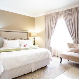 URlyfstyle 5 bedrooms 10km from OR Tambo Int Airport