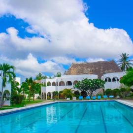 Kaleb's Beachfront Serviced Studio Apartments, hotel i Malindi