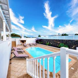 Mar Azul Puerto Calero - Private Pool and BBQ By Lanzarote Vacation Homes, hotel in Puerto Calero