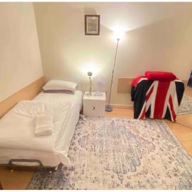 London Single Rooms Female only Kings Cross Eurostar St Pancras International Station Camden Euston all nearby check in from 1300 PM till 4 AM