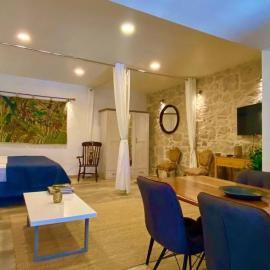 Harbour View House Studio Apartment, hotel en Zaton