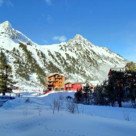 ARC 1950 - Appartement 5 personnes - ski aux pieds - Sauna, Hammam, Jacuzzi, Hotel in Arc 1950