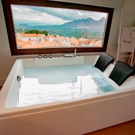 Miramundos Jacuzzi privado y vistas Escapadas románticas en Magina