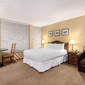 99 per night October Special Whistler Cascade Lodge WIFI cable TV pool 2 hot tubs sauna change rooms gym ski & bike storage room