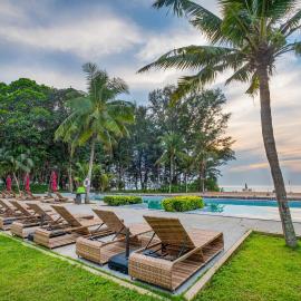 Estella Phuket Mai Khao Beach Resort, хотел в Май Кхао Бийч