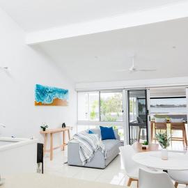 Spinnaker Waters - Entire 2 Bedroom Apartment at Sandstone Point, hotel en Sandstone Point