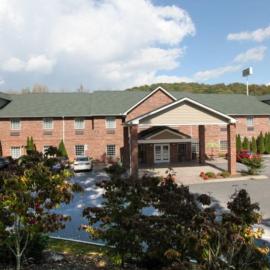 Mountain Inn & Suites Airport - Hendersonville – hotel w mieście Hendersonville