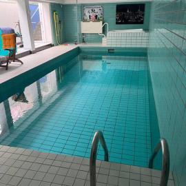 Villa Casa Blanca mit Privatem Schwimmbad 26 grad und Sauna, hotel v destinácii Duisburg