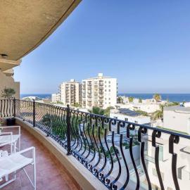 Lovely apartment next to the beach