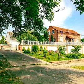 Old Village House, hotel u gradu 'Suza'