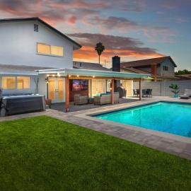 Huntington Beach, AC, Pool, Hot Tub, Detached Office, Close to Beach, Outside Entertaining Area
