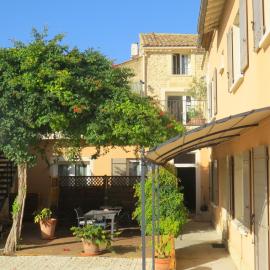 Maison d'hôtes La Bignone, hotel a Laudun