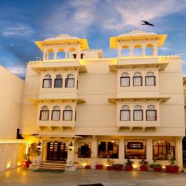 Hotel Boheda Palace - 1KM away from Lake Pichola