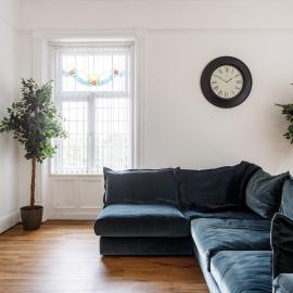 Beech Suite - Private Location with 85 inch Cinema TV & Parking