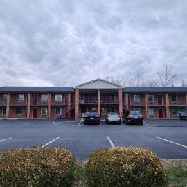Americas Inn Bardstown، فندق في باردستاون