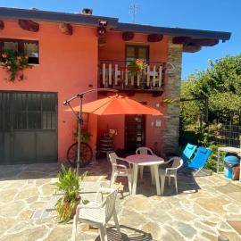 Casa "La Fucina", hotel v destinácii Melle
