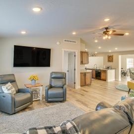Modern Bloomington Home ~ 10 Mi to Bear Lake!, viešbutis mieste Bloomington