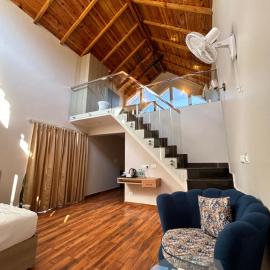 Purna Boutique - Luxury Villa, Private Pool, hotel a Bhīm Tāl