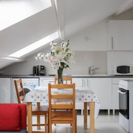 Le blanc gauche BAT A 3ème étage, hotel in Le Blanc-Mesnil