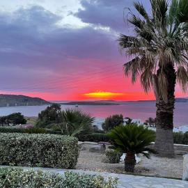 Playera Bungalow G sea view, hótel í Náousa
