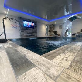 Luxury Cheshire House with Indoor Pool, Cinema & Hot Tub, Hotel in Peover Superior