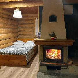 Wilcza Jama - domki, sauna, khách sạn ở Lutowiska