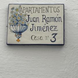 APARTAMENTOS JUAN RAMÓN JIMÉNEZ 3, hotel in Utrera
