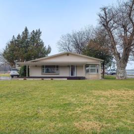 Peaceful Artesia Vacation Rental w/ Orchard Views!、アルテシアのホテル