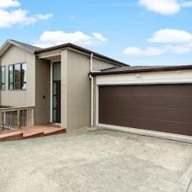 Grand Retreat with spa pool and parking, hotel in Auckland