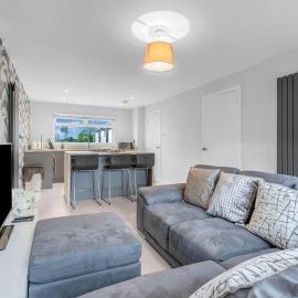 West Lothian 5 Beds + car space