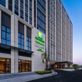 Holiday Inn Express Haiyan by IHG, ξενοδοχείο σε Jiaxing