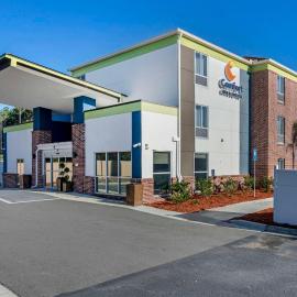 Comfort Inn & Suites Brunswick I-95, ξενοδοχείο σε Brunswick