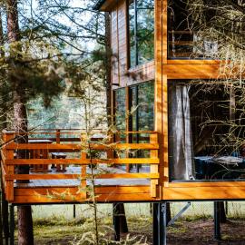 Wood Land Liswarta domki w drzewach, хотел в Popów