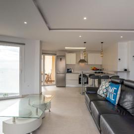 Seafront Luxury Penthouse Torrox Costa, hotel in Torrox