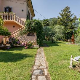 Appartamento in villa liberty, Hotel in Ghivizzano