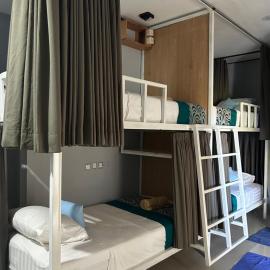blue waves hostel amed, hotell i Amed