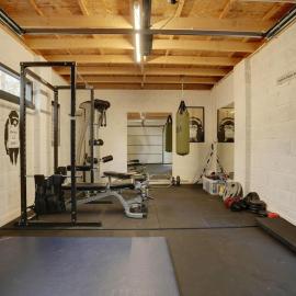 Spacious 4 bed home with gym and tennis court, hotel di Lincoln
