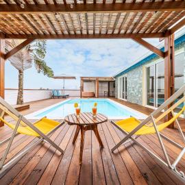 Bungalow 3 étoiles L'Escale de Takamaka avec piscine et jacuzzi, מלון בסן-בנואה